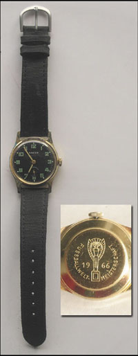 Hochwertige Armbanduhr der Marke Anker Automatic. Schwarzes Armband. Vergoldet. Rckseite garviert Fuballweltmeisterschaft 1966 mit Jules Rimet Cup. Uhr ist von einem Mitglied der deutschen Nationalmannschaft die 1966 Vizeweltmeister wurde. 22x3,5 cm.