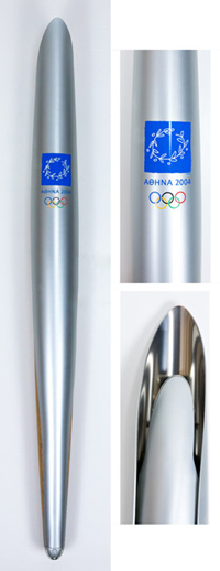 Offizielle Olympiafackel von den Olympischen Spielen von Athen 2004. 28.Olympische Sommerspiele. Lnge 68 cm.<br>-- Schtzpreis: 1800,00  --