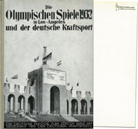 Die Olympischen Spiele 1932 in Los Angeles und der deutsche Kraftsport. --Mit Originalsignatur des Autors und Fhrer der deutschen Schwerathleten Olympiamannschaft fr Los Angeles 1932 August Kampmann auf dem Vorsatzblatt.<br>-- Schtzpreis: 100,00  --