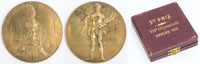 Bronzemedaille von den VII. Olympischen Spielen 1920 in Antwerpen fr den 3.Platz.  Bronze, 6 cm (Entwurf von Josu Dupon) im original Etui mit goldgeprgter Aufschrift "3me prix VIIe Olympiade Anvers 1920".