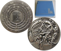 Olympische Winterspiele Lake Placid 1980. Nickel-Silber, Durchmesser 7,6 cm. Randpunze "IOC 1978 MACO". Mit original Etui.