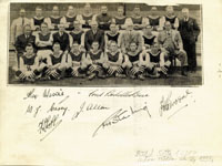 Autogrammbuchseite mit aufmontiertem Magazinfoto vom Spiel in Dsseldorf und 7 original Signaturen von  Spielern von Aston Villa Europatournee 1938. Aston Villa v Deutschand in Dsseldorf am 19.5.1938: Fred Biddlestone (1906-1982); Ronnie Starling (1909-19