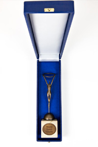 World Sport Trophy Bronze scuplture<br>-- Stima di prezzo: 125,00  --