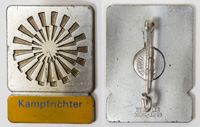 Kampfrichter. Bronze, versilbert, orange Schriftleiste.  Teilnehmerabzeichen fr die Olympischen Spiele 1972 in Mnchen. 3,5x2,5 cm.