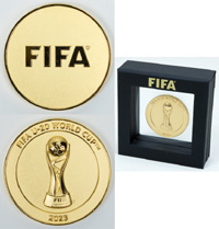 FIFA U-20 World Cup 2023 in Argentinien. Offizielle Teilnehmermedaille Bronze, vergoldet, 5 cm. Im original Etui.