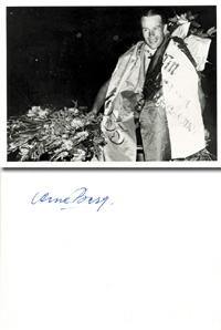 (1901-1987) S/W-Reprofoto mit original Signatur von Arne Borg (SWE) auf der Rckseite. Olympiasieger 1928 im 1500m-Schwimmen und Gewinner von 4 weiteren Olympiamedaillen 1924 + 1928, 12x8,5 cm.