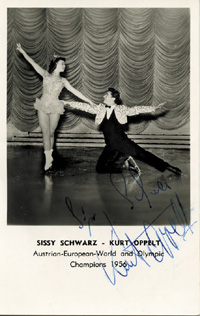 S/W-Fotoautogrammpostkarte mit Originalsignaturen von Elisabeth Schwarz und Kurt Oppelt (1932-2015). Goldmedaillengewinner im Eiskunst Paarlauf bei den Olympischen Spielen 1956 aus sterreich, 14x9 cm.<br>-- Schtzpreis: 40,00  --
