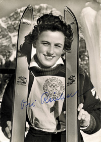 (1925-2006) Fotoautogrammkarte mit Originalsignatur der Goldmedailliengewinner von Cortina dAmpezzo im Riesenslalom Rosa "Ossi" Reichert. Gewann bei den Olympischen Spielen 1952 eine Silbermedaille im Slalom. 14,5x10,5 cm.
