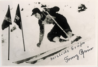 (1908-1996) S/w-Reprofoto von den Olympischen Winterspielen 1936 mit original Signatur Franz Pfnr (GER). Erster Alpiner Goldmedaillengewinner Deutschlands 1936. 14x9,5 cm.