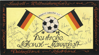 Groes Souvenirblatt vom Lnderspiel Deutschland - Schottland (3:2) am 16.4.1969 in Glasgow mit 16 original Autographen der deutschen Nationalspieler, 35x21 cm.<br>-- Schtzpreis: 60,00  --