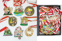 33 Karnevalsorden 1.FC Kln von 1980 bis 2022. Bronze, farbig emailliert mit Seidenband, je 10x10 cm.