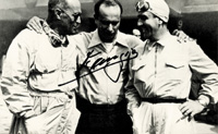 (1911-1995) Original Autograph auf S/W-Farbreprofoto von Juan Manuel Fangio. Argentinische Rennfahrerlegende und 5facher Formel I-Weltmeister 1951-57. 15x10 cm.<br>-- Schtzpreis: 60,00  --