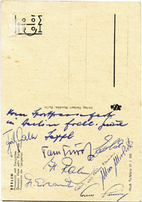 Postkarte geschrieben von Sepp Herberger (signiert mit "Seppl") ca. 1957 mit 9 original Signaturen der deutschen Spieler: Mit den Weltmeistern 1954 F.Walter, Turek, Rahn, Erhardt, Morlock, Liebrich. Auerdem Seeler und ein weiterer Spieler.14,5x10,5 cm.<br