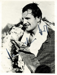 (1919-2003) Originalsignatur auf S/W-Foto aus aktiver Zeit von Hein Ten Hoff. Ex-Europameister im Schwergewicht. Datiert vom 5.3.1948, 12x9 cm.<br>-- Schtzpreis: 40,00  --