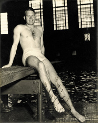 (1922-1965). Groes S/W-Foto mit original Widmung von Miller Anderson (USA). Gewinner der Silbermedaille bei den Olympischen Spielen 1948 und 1952 im Kunstspringen. 24x19,5 cm.