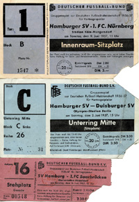 3 Eintrittskarten des Hamburger SV von den Gruppenspielen um die deutsche Fuballmeisterschaft 1957: 1) v Duisburger SV, Berlin 2.6.1957. 2) v 1.FC Nrnberg, Kln 9.6.1957. 3) v 1.FC Saarbrcken, Dsseldorf 16.6.1957. 15x9,5 bis 12x4,5 cm.
