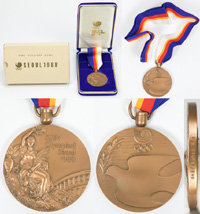 Olympic Games 1988 USA Bronze Winner medal Basket<br>-- Stima di prezzo: 12000,00  --
