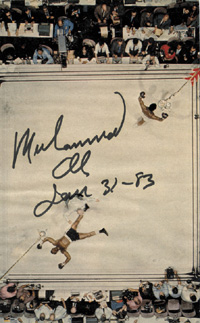 (1942-2016) Farbreprofoto mit Originalsignatur von Boxlegende Muhammad Ali (USA), datiert von Ali "Jan - 31 -83" (1983). Mehrfacher Schwergewichtsweltmeister und Olympiasieger 1960 im Boxen. 27x17 cm.<br>-- Schtzpreis: 125,00  --