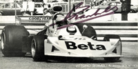 (1937-2001) Autogrammkarte mit original Signatur von Vittorio Brambilla (ITA). Formular-1 Fahrer mit einem Grand Prix Sieg 1975, 21x10,5 cm.