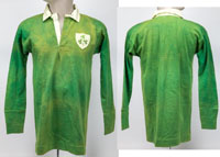 Original match worn Spielertrikot von Nordirland. Getragen in dem Lnderspiel Wales v Nordirland (0:1) am 16.3.1938 in Belfast. Tauschtrikot des walisischen Nationalspieler Horace Cumer, der in diesem Spiel nicht eingesetzt wurde. Status:AAA.