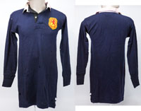 Original match Worn Spielertrikot von Schottland aus dem Spiel Wales v Scotland (2:3) am 9.11.1938. Tauschtrikot des walisischen Nationalspielers Horace Cumer, der in diesem Spiel ein Tor erzielte. Verbandslogo mit dem Schriftzug "S v W 1938 - 1939" (Scotl