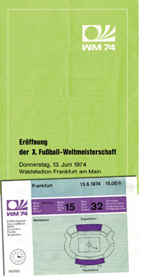 Erffnungsspiel: Brasilien - Jugoslawien (0:0) im Frankfurter Waldstadion am 13. Juni 1974. Pressekarte, 15x10 cm. - Programm "Erffnung der X. Fuball - Weltmeisterschaft 1973", 2 Seiten, 21x15 cm.<br>-- Schtzpreis: 60,00  --