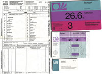 Konvolut Fuball - Weltmeisterschaft 1974 zum Spiel Polen v Schweden am 26.6.1974 im Neckarstadion Stuttgart: 1) Eintrittskarte "Ehrenkarte", 14,5x10,5 cm. 2) Offizielle Parkkarte, Karton 21x12,5 cm. 3) Karte fr VIPs fr einen "Pausen - Imbiss" whrend d