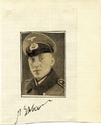 (1914-1943) Autogrammbuchseite mit der Originalsignatur von Adolf Urban (Schalke 04, 21 A - Fuballlnderspiele Deutschland) mit Tinte und aufmontiertem S/W-Magazinfoto. 17x13,5  cm.<br>-- Schtzpreis: 125,00  --