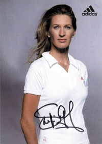 Adidas Autogrammkarte von Steffi Graf mit Originalsignatur der deutschen Tennis-Legende. 14,6x10,5 cm.<br>-- Schtzpreis: 40,00  --