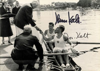 S/W-Foto Rudern Zweier ohne Steuermann Olympische Spiele 1948 Silbermedaille fr die Schweiz mit den original Signaturen von Hans Kalt (1924-2011; 1952 Bronze) und Josef Kalt (1920-2012) bei der Siegerehrung in London, 15x10,5 cm.