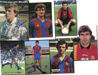 7 offizielle Autogrammkarten mit original Signaturen der Spieler des F.C. Barcelona" von 1974 - 1995, 16,5x12 bis 15x10,5 cm.