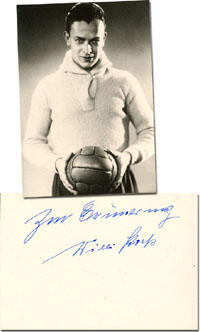 (1906-1989) S/W-Foto mit Widmung "Zur Erinnerung" und Originalsignatur von Willibald "Willi" Kress (Dresdner SC, FSV Frankfurt; 16 DFB A- Fuball Lnderspiele 1929 bis 1934) auf der Rckseite. 10,5x7 cm.