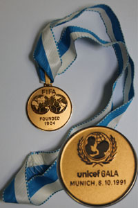 Football match medal 1991 Germany v FIFA<br>-- Stima di prezzo: 150,00  --