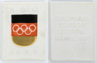 Offizielle Teilnehmerplakette fr die "Gemeinsame Deutsche Olympia Mannschaft" in Rom 1960. Meiener Porzellan, mehrfarbig handbemalt, 6,3x4,9 cm.