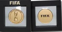 Offizielle Teilnehmermedaille FIFA U-17 World Cup Mexico 2011.  Bronze, vergoldet, 5 cm in original Box.<br>-- Schtzpreis: 125,00  --