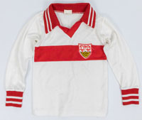 Original match worn VFB Stuttgart F-Jugend Spielertrikot. Getragen von einem Jugendspieler 1983. Schulter 27 cm, Lnge: 46 cm Status:AAA.