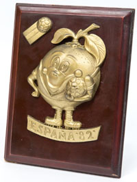 World Cup 1982 Offical wallplate Mascot Naranjitu