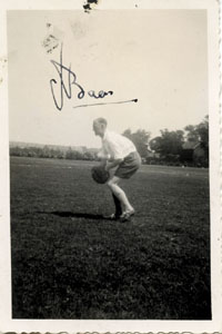 (1902-1976) S/W-Foto mit original Signatur von Charles van Baar van Slangenburgh. 6facher Natinalspieler 1924 fr die Niederlande, 9x6 cm.