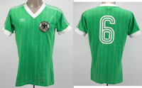 Original match worn /Match issued Spielertrikot von Deutschland mit der Rckennummer 6. Vorbereitet fr Wolfgang Dremmler fr die Fuball - Weltmeisterschaft 1982 und getragen in den Fuball - Lnderspielen 1981 v Polen (nur 1.Halbzeit), 1983 v sterreich