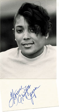 (1959-1998) Karteikarte mit Originalsignatur von Florence Griffith-Joyner (USA). Dreifache Olympiasiegerin 1988 und zweifache Olympiazweite 1984 und 1988 der Leichtathletik im Laufen (100 m, 200 m und 4x100 m). 12,5x7,5 cm.<br>-- Schtzpreis: 40,00  --