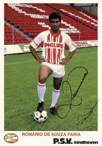 Farb-Autogrammkarte mit Originalsignatur von Romario im Trikot vom PSV Eindhoven. Brasilianischer Weltmeister 1994. 14,8x10,5 cm.<br>-- Schtzpreis: 80,00  --