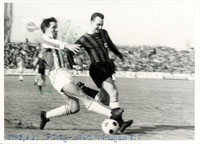 (1941-2003) S/W-Pressefoto (Schmidtpeter) mit original Signatur von Rudolf Brunnenmeier (DFB Pokal Sieger 1964, 1860 Mnchen). 18x13 cm.