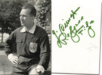 (1919-1998). S/W-Foto des schweizer Schiedsrichter Gottfried Dienst der das Endspiel zwischen England und Deutschland bei der Fuball-Weltmeisterschaft 1966 leitete. Mit Originalsignatur auf der Rckeite 10x7 cm.<br>-- Schtzpreis: 40,00  --