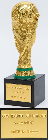 FIFA World Cup. Official Mini World Cup 1990 COA<br>-- Stima di prezzo: 2500,00  --