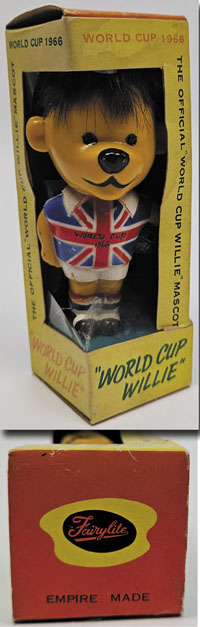 Offizielles Maskottchen der Fuball-Weltmeisterschaft 1966 World Cup Willie als farbige Hartplastikfigur mit Haaren.10 cm.Hersteller: "Fairylite". In original Verpackung  (14,5x5x5 cm).<br>-- Schtzpreis: 90,00  --