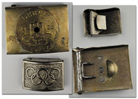 2 Grtelschnallen1) mit aufgesetzter Messingplakette mit Olympischen Motiven und Aufschrift "Berlin 1936". Grtelschnalle: 6,2x4,3 cm. 2) Mit den Olympischen Ringen, verchromt, 4,5x3 cm.<br>-- Schtzpreis: 100,00  --