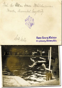 (1910-1981) S/W-Foto mit Originalsignatur von Charlotte Lotte Mhe (GER) auf der Rckeite mit Bleistift und eine Notiz von Lotti Mhe. Olympische Spiele 1928 Bronze ber 200 m Brust und Deutsche Meisterin ber 200 m Brust 1928 u. 1929. 12x9 cm cm.