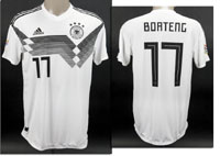 Original match worn Spielertrikot und Spielerhose von Deutschland mit der Rckennummer 17. Getragen von Jerome Boateng am 13.10.2018 im Gruppenspiel der Nations League gegen die Niederlande. Niederlande -Deutschland 3:0. Boateng ist Fuball Weltmeister 201