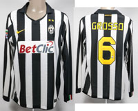 Original match worn Spielertrikot von Juventus Turin mit der Rckennummer 6. Getragen von Fabio Grosso am 09.01.2011 im Spiel der Serie A gegen den SSC Neapel (Napoli). Napoli - Juve 3:0. Grosso ist Fuball Weltmeister 2006. Status:AAC.