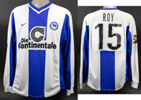 Original match worn Spielertrikot von Hertha BSC Berlin mit der Rckennummer 15. Getragen von Brian Roy in einem Spiel der Fuball Bundesliga in der Saison 1999/2000. Roy ist 32-facher Nationalspieler von den Niederlande. Tauschtrikot. Status:ABA.